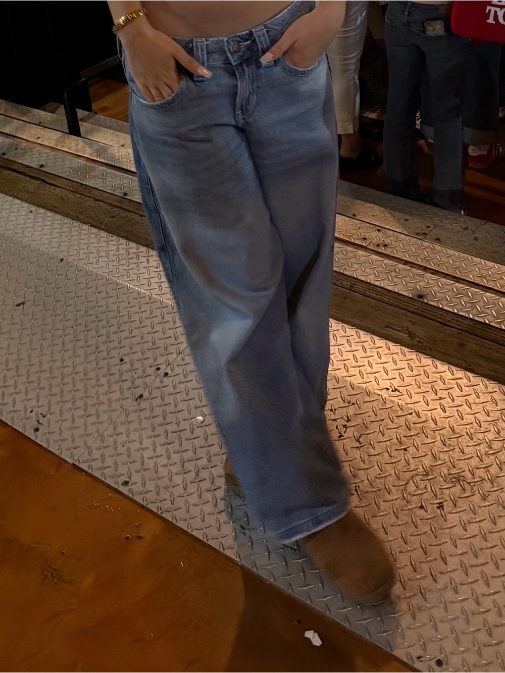 Hollister Super Baggy Low-Rise Jeans